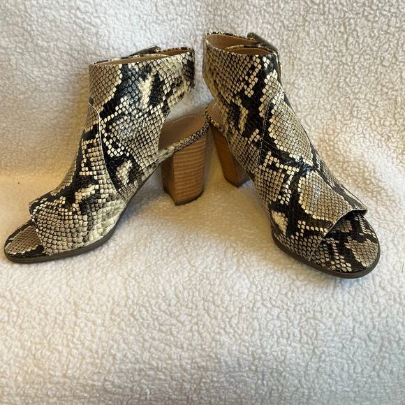 Vionic real snakeskin open toe ankle strap block heels size 6 preowned excellent - Picture 2 of 5